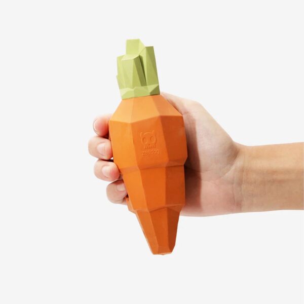 Zee.Dog Gioco per Cani in Gomma Naturale 100% Atossica Super Veggiez Carota