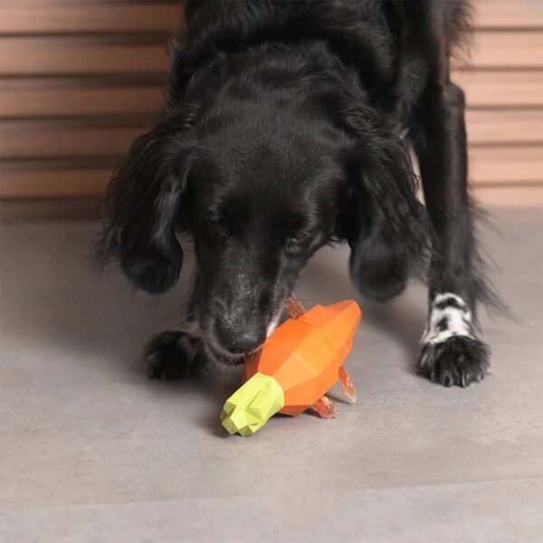 Zee.Dog Gioco per Cani in Gomma Naturale 100% Atossica Super Veggiez Carota