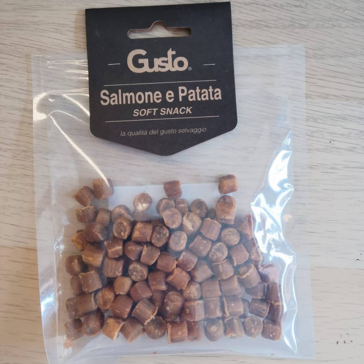 Gusto Bocconcini Premi Snack per Cani Semi Umidi Salmone e Patate